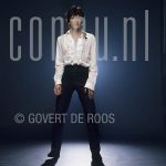 15-02-1978 Herman Brood at studio in Amsterdam.

[keywords]Posed, Full Length, Eyecontact[/keywords]